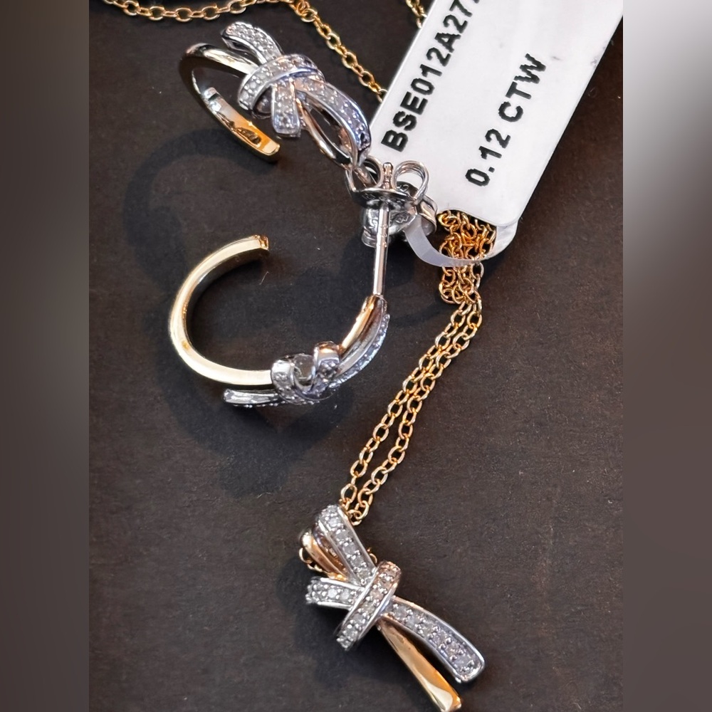 Elegant Two-Tone Natural diamonds Knot Jewelry Set